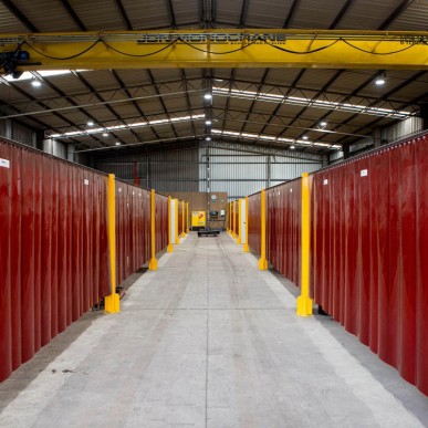 cortinas-industrial-pvc-rojo-soldadura