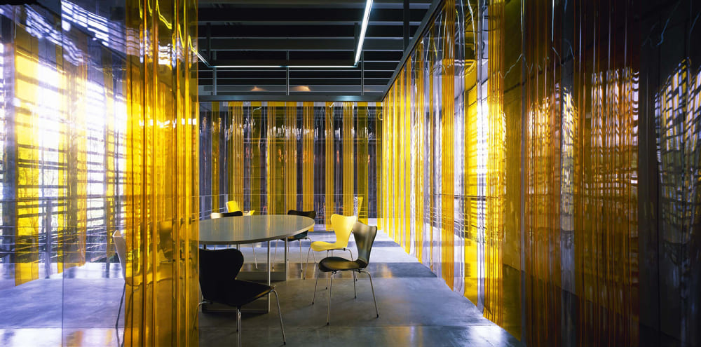 cortinas-de-lamas-de-pvc-amarillo